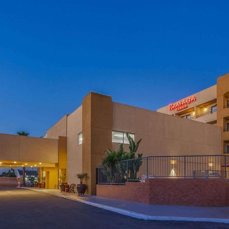 Ramada Plaza By Wyndham Garden Grove/Anaheim South Hotell Exteriör bild