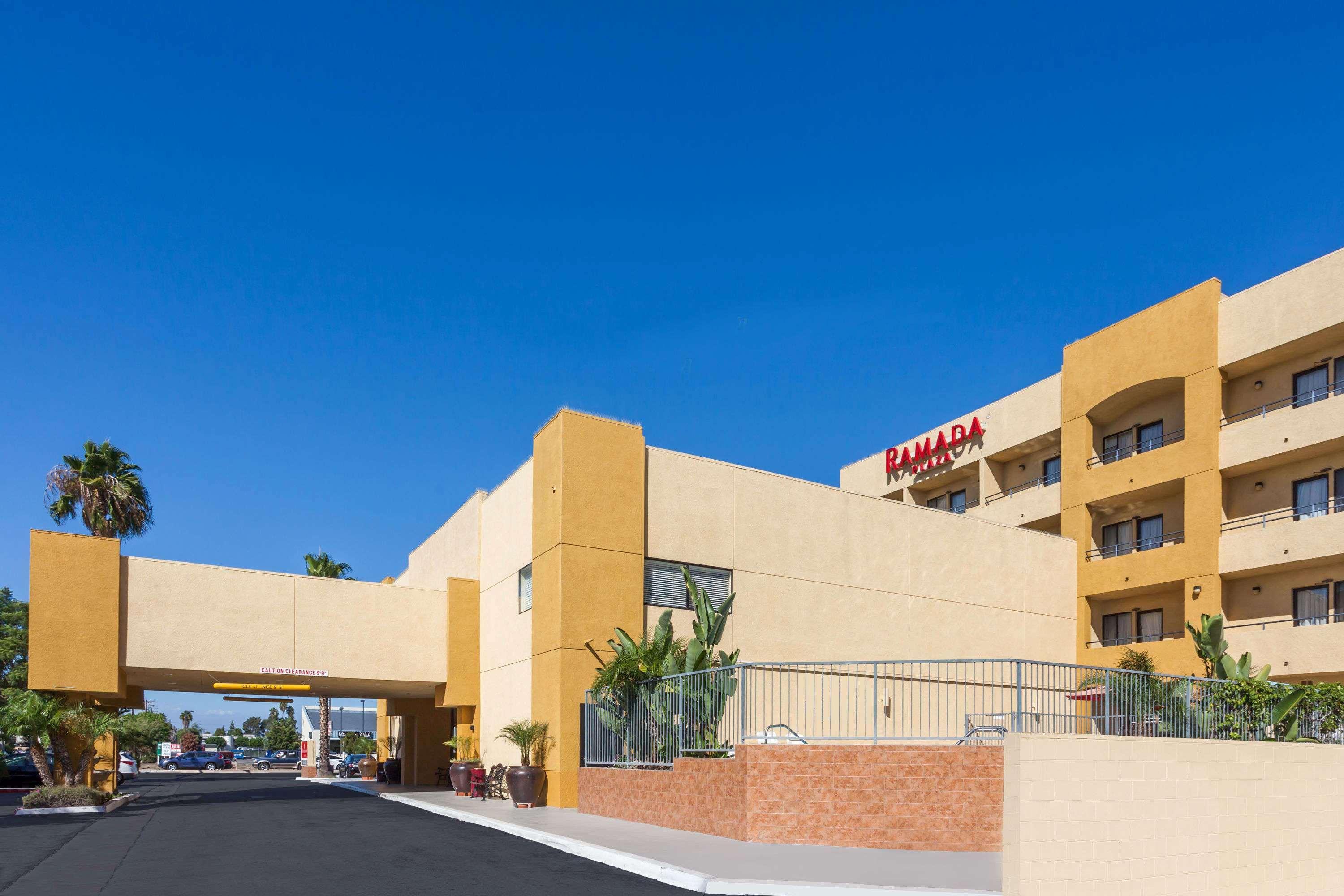 Ramada Plaza By Wyndham Garden Grove/Anaheim South Hotell Exteriör bild