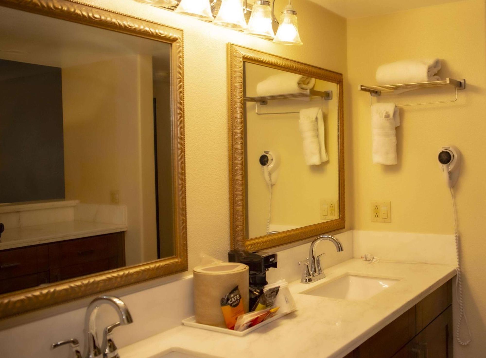 Ramada Plaza By Wyndham Garden Grove/Anaheim South Hotell Exteriör bild