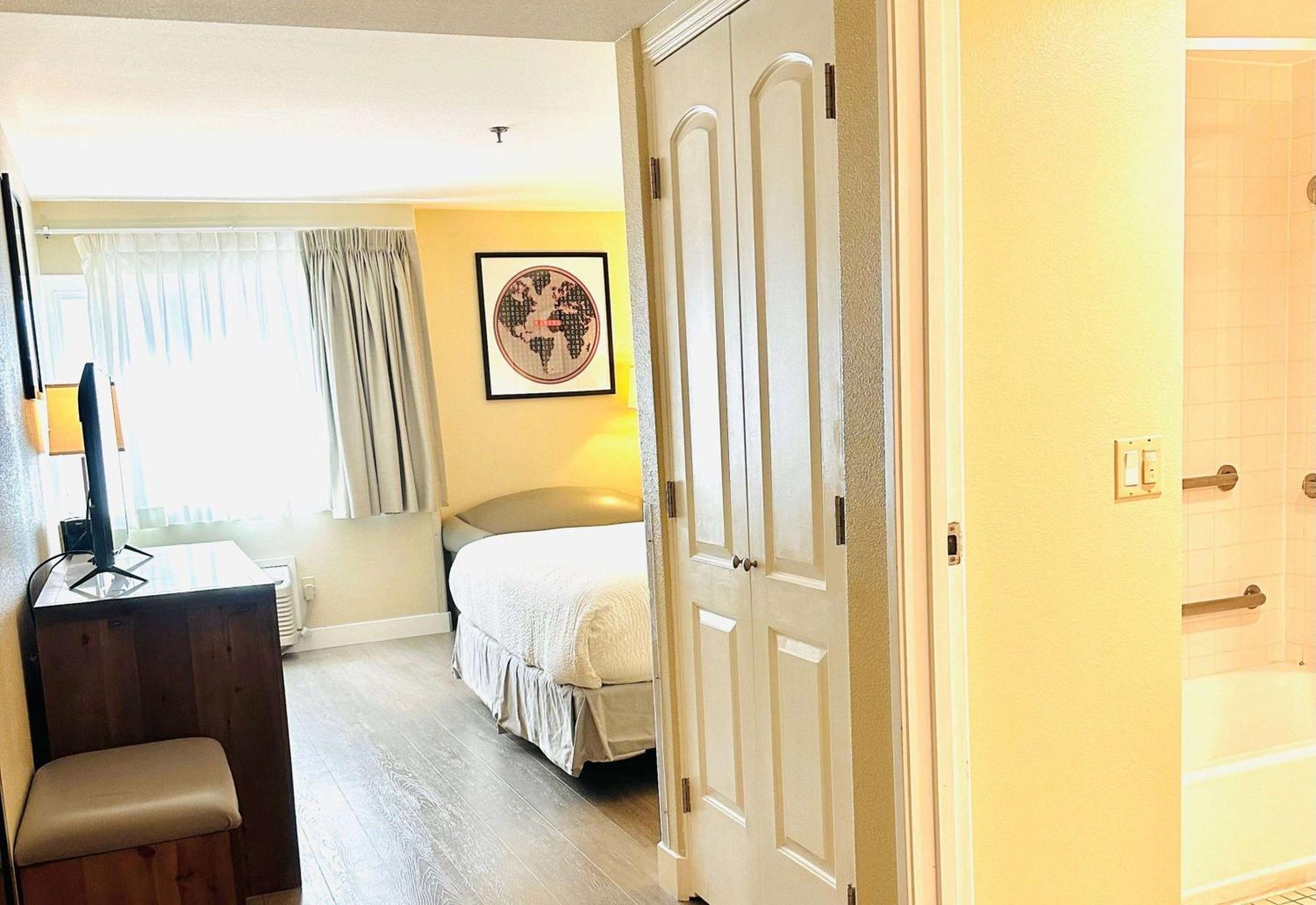 Ramada Plaza By Wyndham Garden Grove/Anaheim South Hotell Exteriör bild